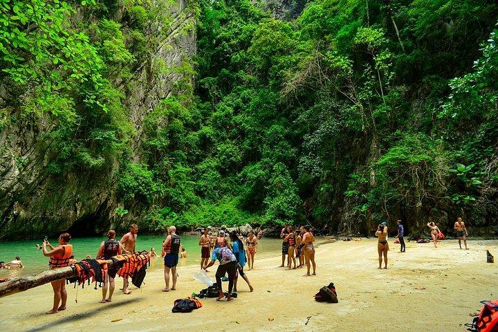 エメラルドケーブ付きプライベートロングテールボートで行くランタ島4島
