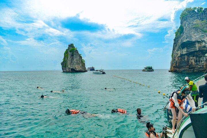 ランタ島発ローク島とハー島終日シュノーケリングツアー