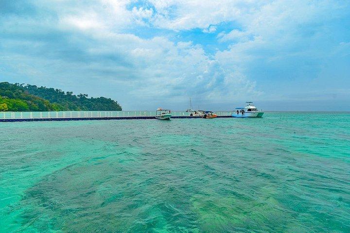 ランタ島発ローク島とハー島終日シュノーケリングツアー