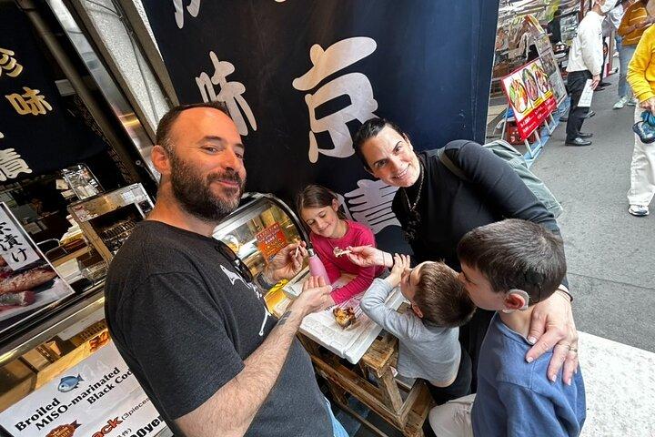 Private Tsukiji Outer Market Tour: Temple, Tastes & Matcha Tea