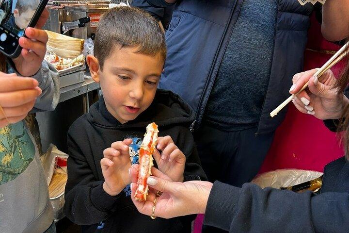 Private Tsukiji Outer Market Tour: Temple, Tastes & Matcha Tea