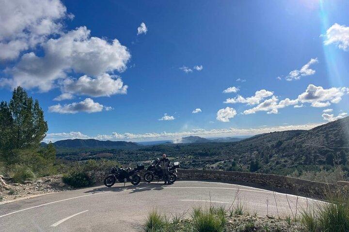 Rutas guiadas en moto por Mallorca Descubre la isla
