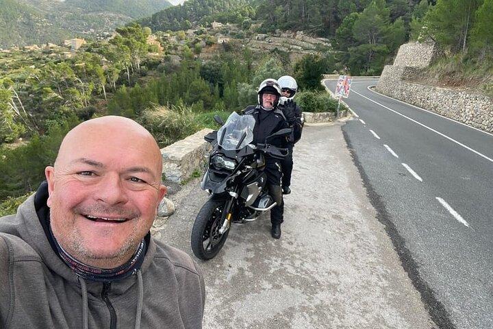 Rutas guiadas en moto por Mallorca Descubre la isla