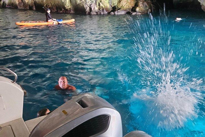 ポルトモンテネグロプライベート青の洞窟ラグジュアリーボート体験から