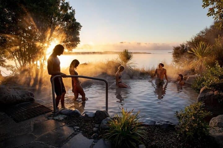 Auckland: Wai-O-Tapu, Polynesian Spa & Maori Haka Day Tour