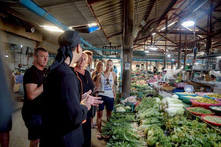 Classe de culinária tailandesa de Koh Samui com mercado local