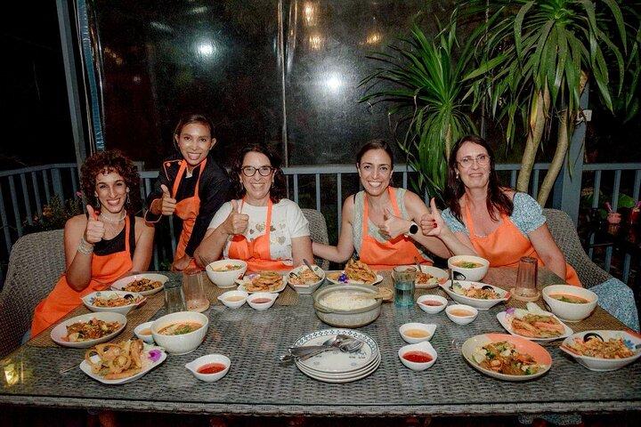 Classe de culinária tailandesa de Koh Samui com mercado local