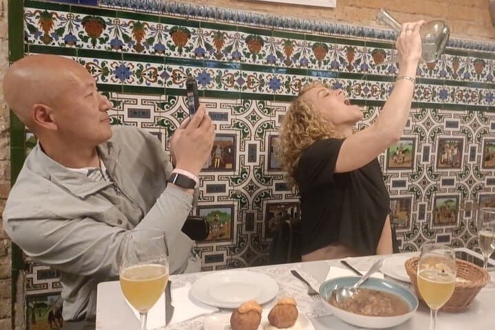Barcelona tailored tapas & drinks tour with a native guide