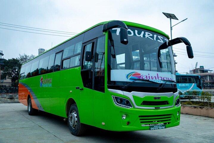 VIP Luxury Sofa Bus Transfer entre Pokhara e Katmandu