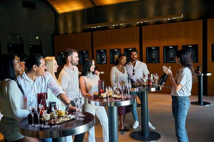 Penedes Wine & Cava Tasting & 4WD Vineyards Tour fra Barcelona