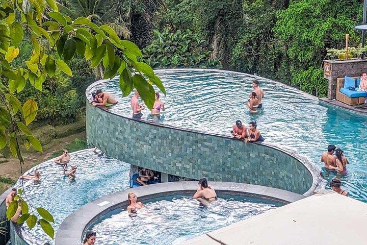 Bali Blue Lagoon Snorkeling con barra de piscina de río tropical Ubud
