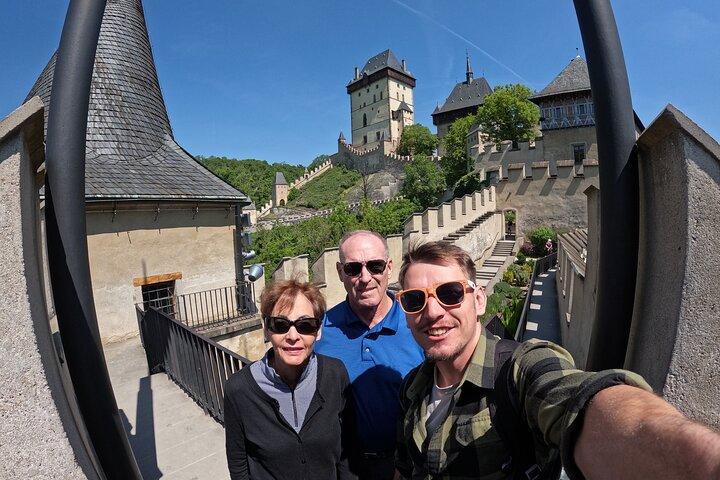 Tour privado do Castelo de Karlštejn com ingresso incluído