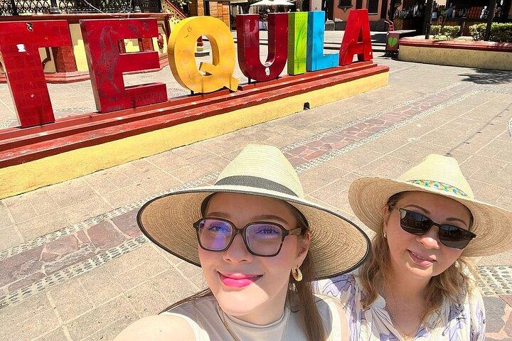 Tour Privado a Tequila: Destilería Artesanal y Campos de Agave