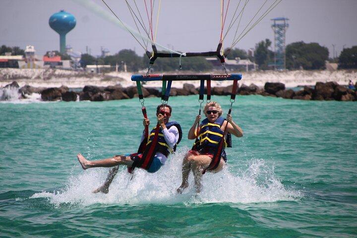 Sun Dogs Parasailing Tour em Destin Flórida