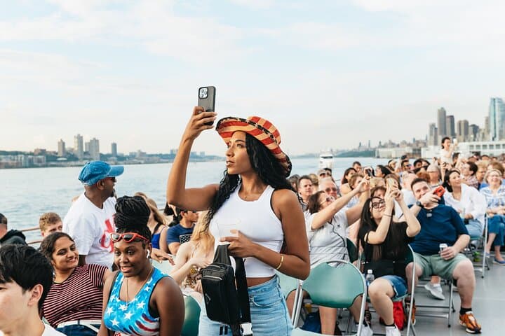 Circle Line: 4th of July All-Inclusive Fireworks Cruise
