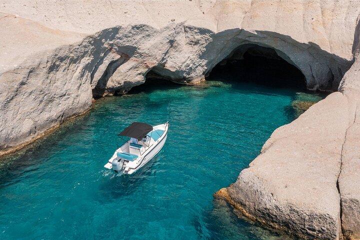 Private Inclusive Boat Adventure em Milos Island