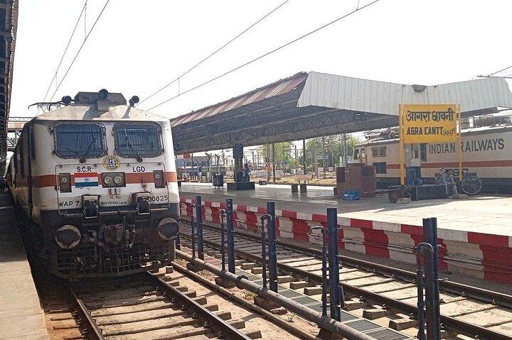 Jaipur nach Taj Mahal Agra Tagesausflug mit dem Zug