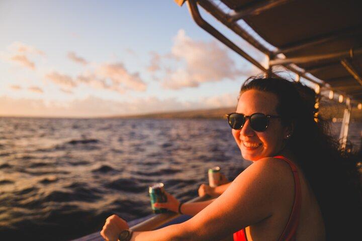 Crucero en cóctel al atardecer por West Oahu con aperitivos