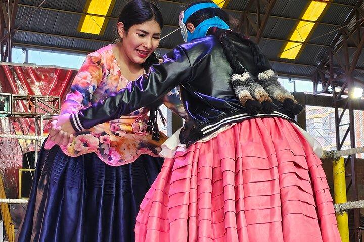 The cholitas wrestling show with transportation