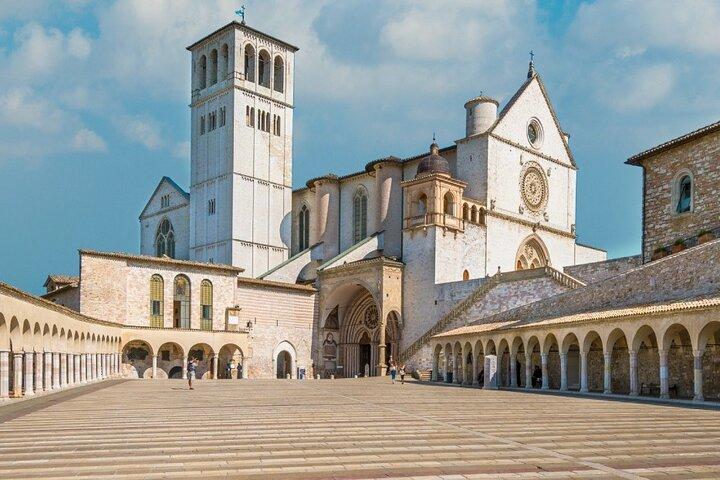 Assisi Through The Ages: セルフガイドによるオーディオウォーキングツアー