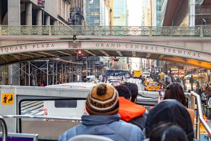 NYCナイトバス観光ツアー（NYCのアイコニックな夜景を眺めながら）