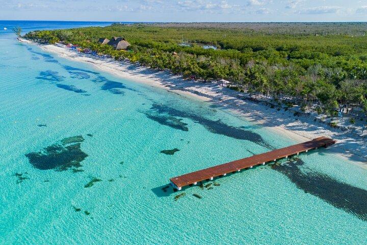 Cozumel : Kuza Escape–ビュッフェ&オープンバー付き
