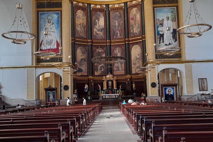 Sightseeing old town San Salvador with Hugo's City Tour