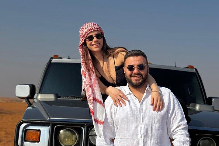 Compartir Hummer H2 Desert Safari con BBQ Dinner Buffet