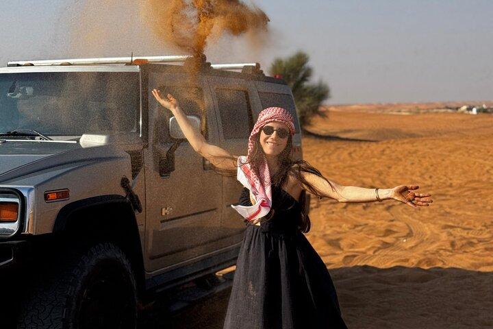 Compartir Hummer H2 Desert Safari con BBQ Dinner Buffet
