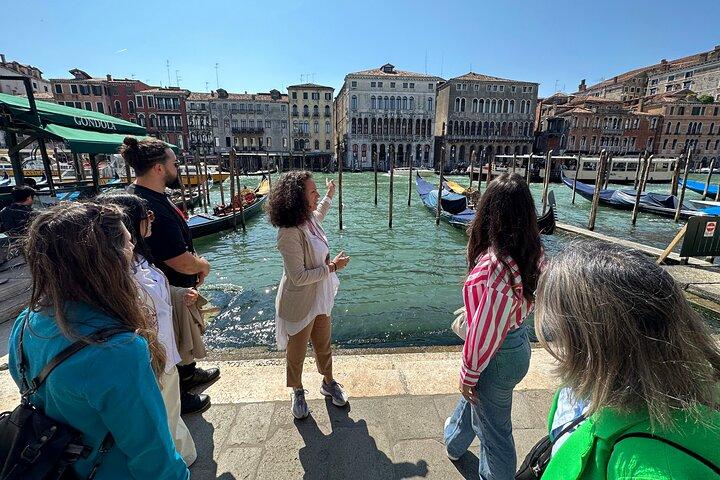 Rondleiding met gids voor het proeven van eten en wijn op de Rialto-markt in Venetië
