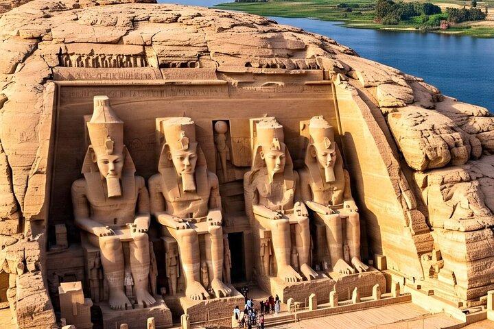 Tour privato del tempio di Abu Simble di un'intera giornata da Assuan