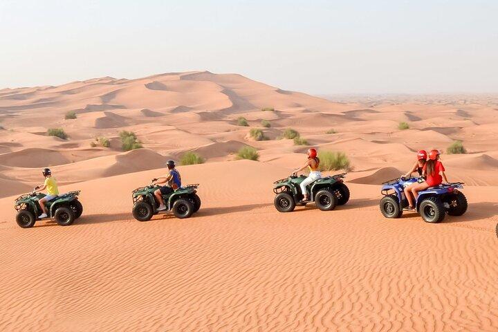 Quad Bike Adventure com Camelo e Areia em Abu Dhabi