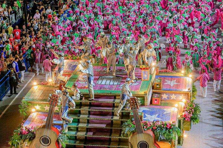 Partecipa alla più grande parata di carnevale del mondo a Rio