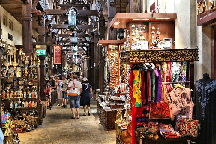 Dubai Stadtrundfahrt mit Burj Khalifa am oberen Eingang