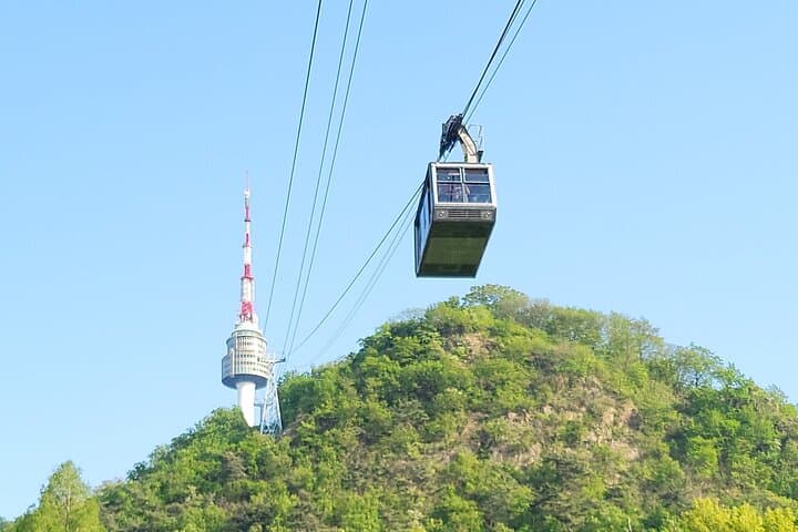 Private Day Tour & Experience wearing Hanbok at Seoul City Tour