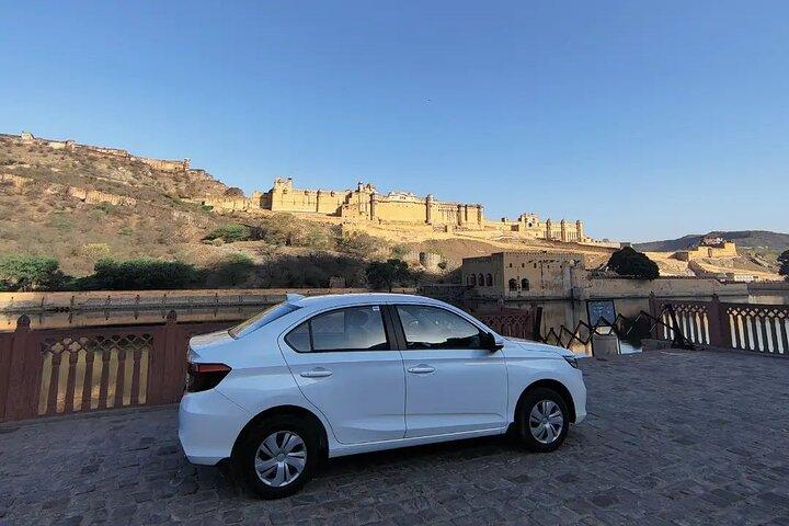 Jaipur nach Neu-Delhi/Agra Privater Autotransfer mit Fahrer Einweg