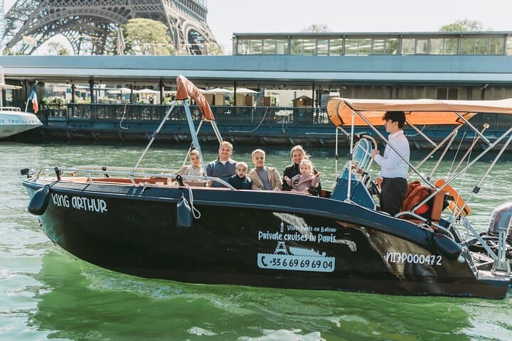 Top Private Cruises in Paris with French Champagne and surprises