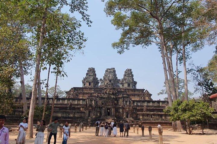 Tour de día completo a los templos de Angkor Wat con recogida