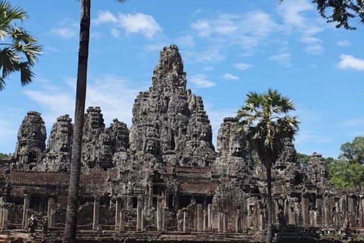 Tour de día completo a los templos de Angkor Wat con recogida