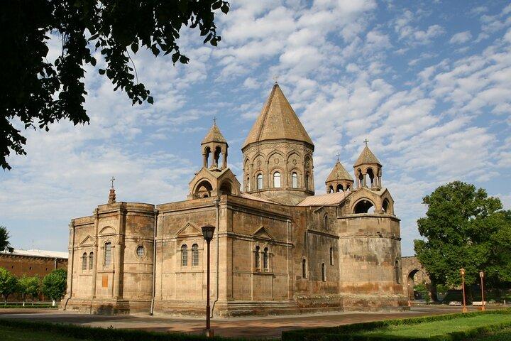 Oplev Armenien fra Tbilisi 2 dage Yerevan og Tour plus Hotel