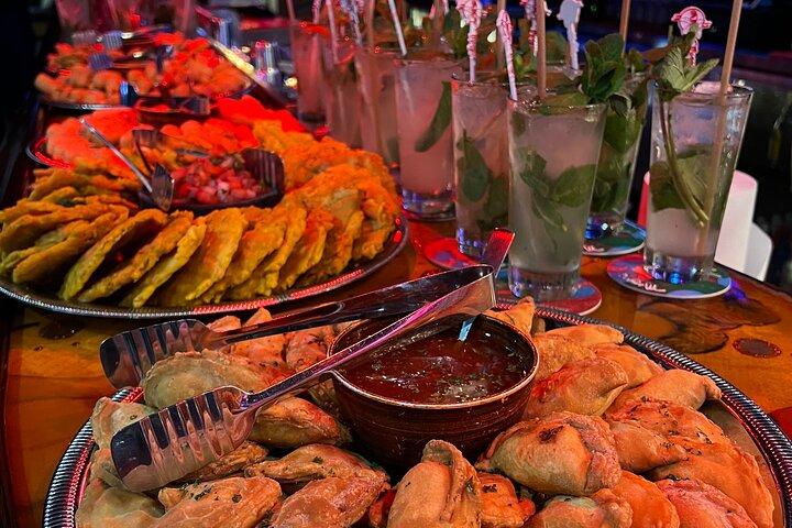 Miami : Sip & Salsa Night with Lessons, Mojitos, Appetizers & Club （マイアミ：レッスン、モヒート、前菜、クラブ付き）