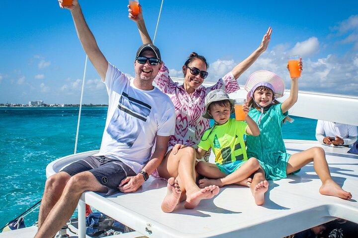 Transporte Gratis 3 en 1 Catamarán Isla Mujeres con Snorkel