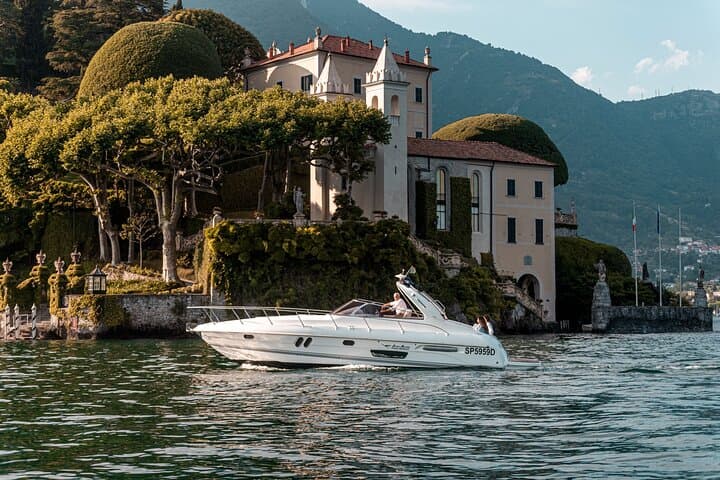 Yacht Tour on the Magic Lake: History and Comfort