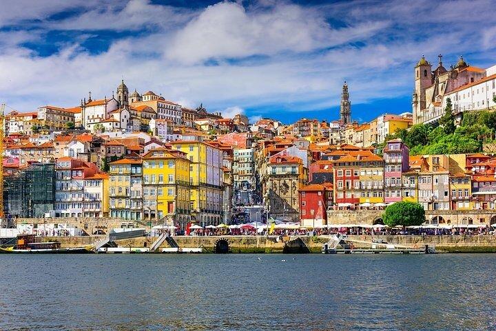 Trasferimento privato da Lisbona a Porto con tour di 5 città