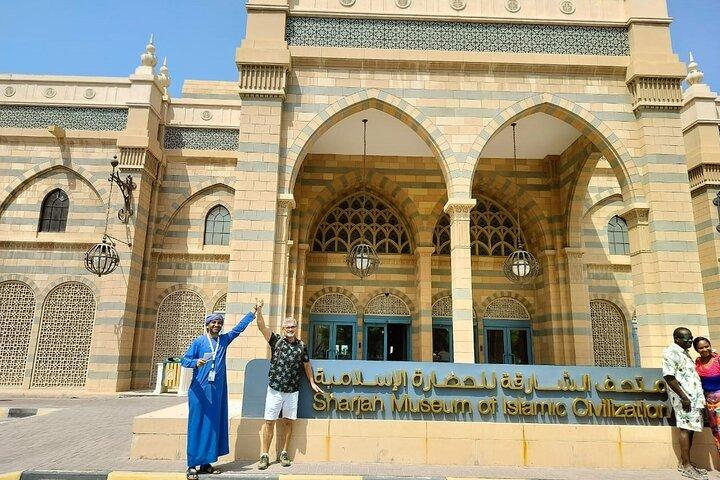 Halvdagstur i Sharjah: Museer, Souks og kulturelle indsigter