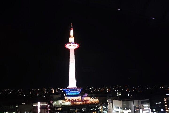 京都： ライトショー付き駅とタワーナイトツアー