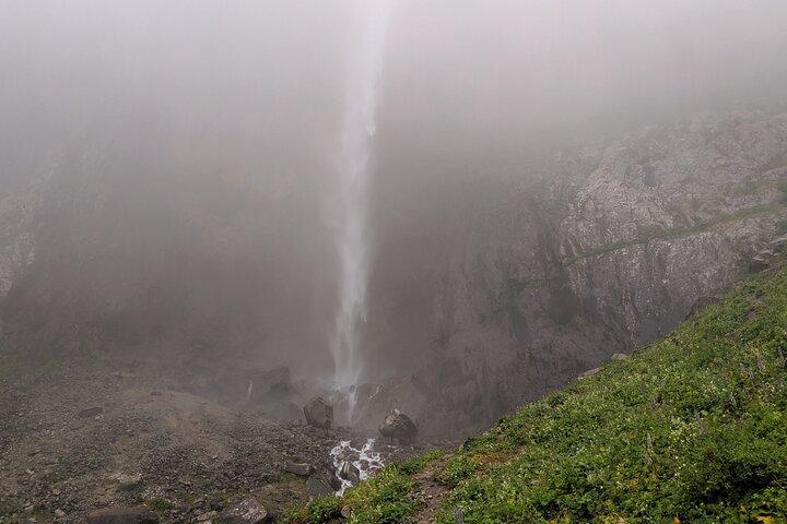 ビシュケクプライベートエコツアーからベロゴルカの滝日帰りツアー