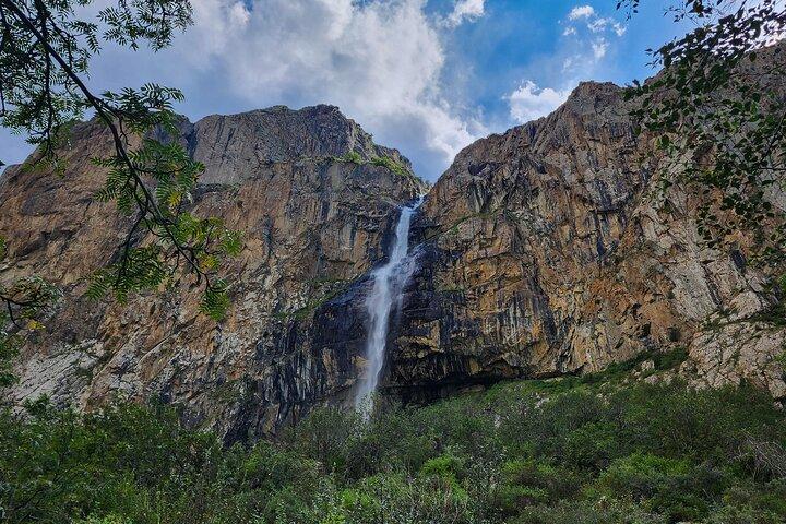 Excursión de un día a la cascada de Belogorka desde Bishkek