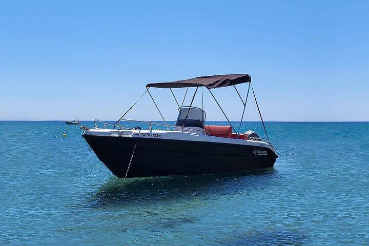 Barco privado sin conductor Milos - No se requiere licencia - Afrodita