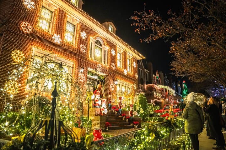 NYC Holiday Lights and Dyker Heights Luxury Bus Tour